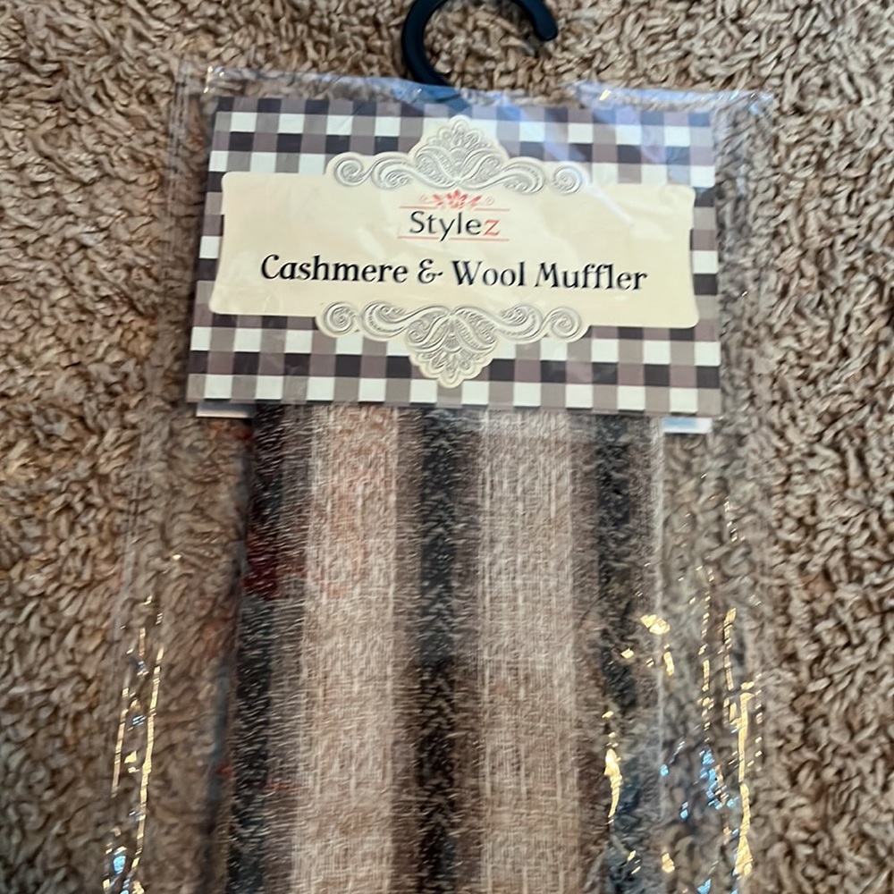 Cashmere & Wool Muffler - Picture 3 of 7